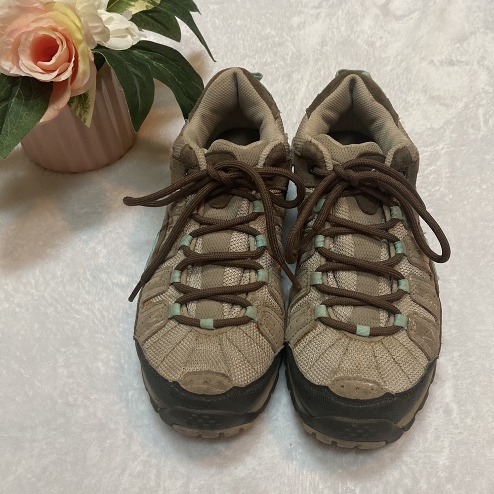Columbia Omni Grip Size 9.5 Hiking Shoes